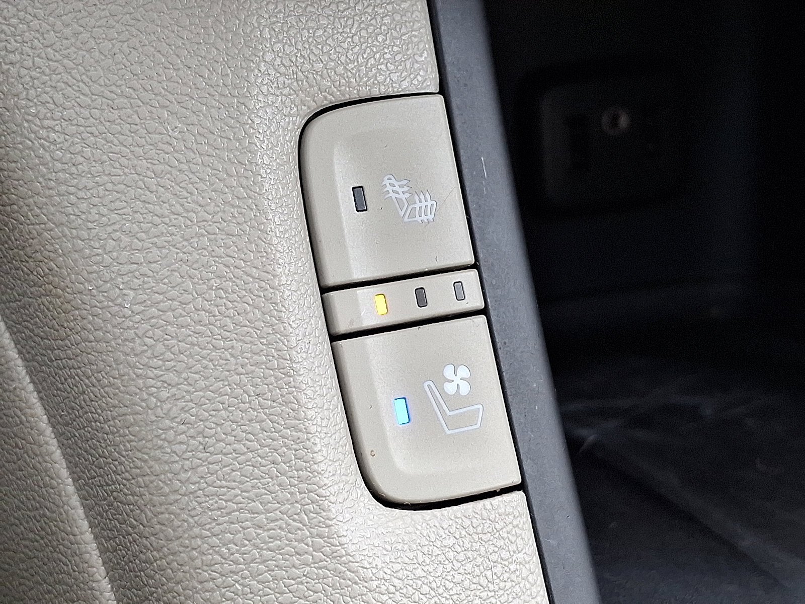 2019 GMC Acadia Denali - Photo 28