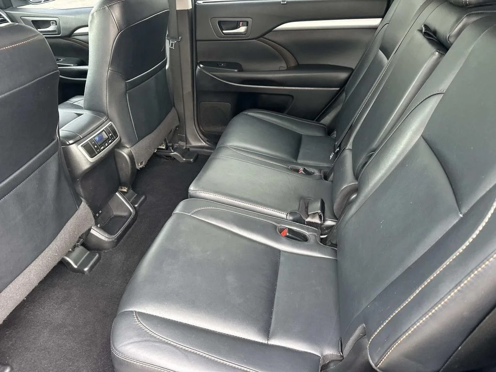 Used 2018 Black Toyota XLE image 8