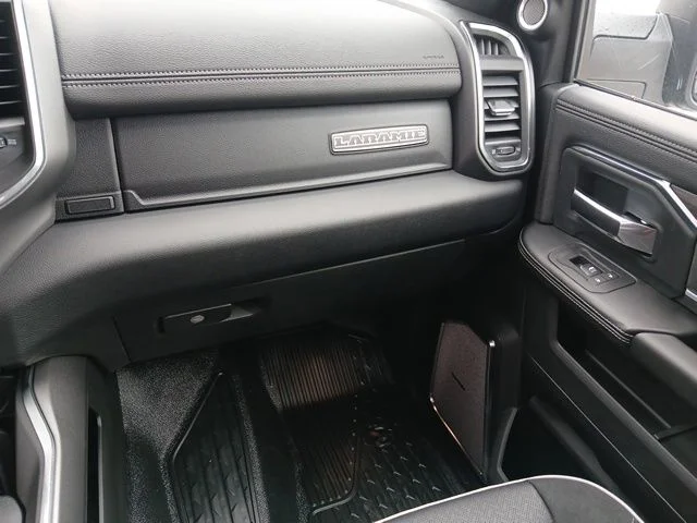 New 2026 Diamond Black Crystal Pearl-Coat Exterior Paint RAM Laramie image 33