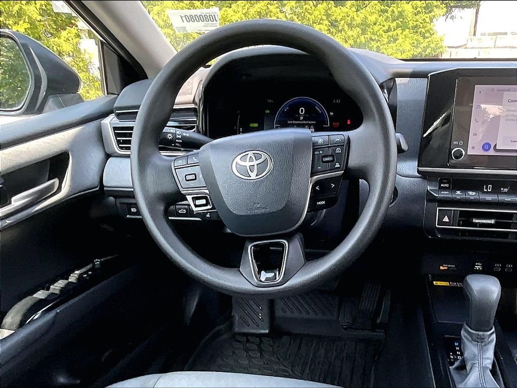 Used 2025  Toyota LE image 17