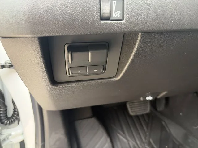 New 2026 White GMC Elevation image 15