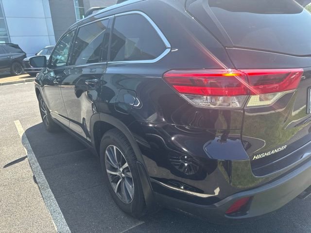 Used 2019 Black Toyota XLE image 6