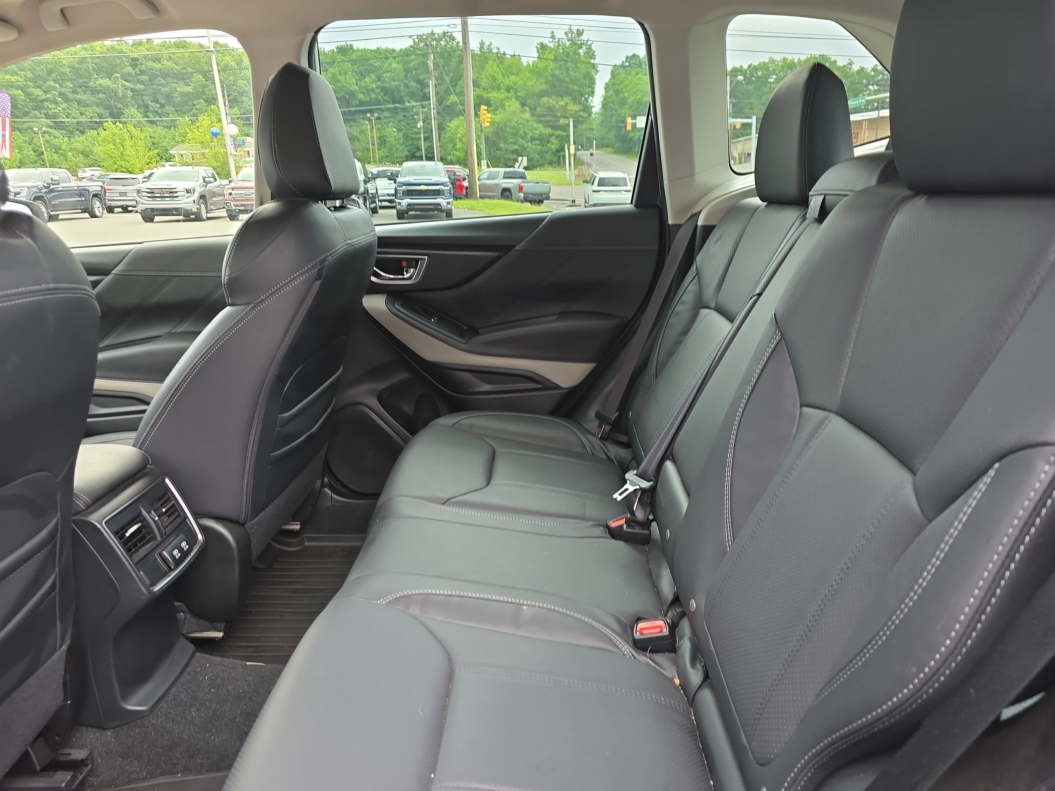 Used 2023 Crystal White Pearl Subaru Limited image 13