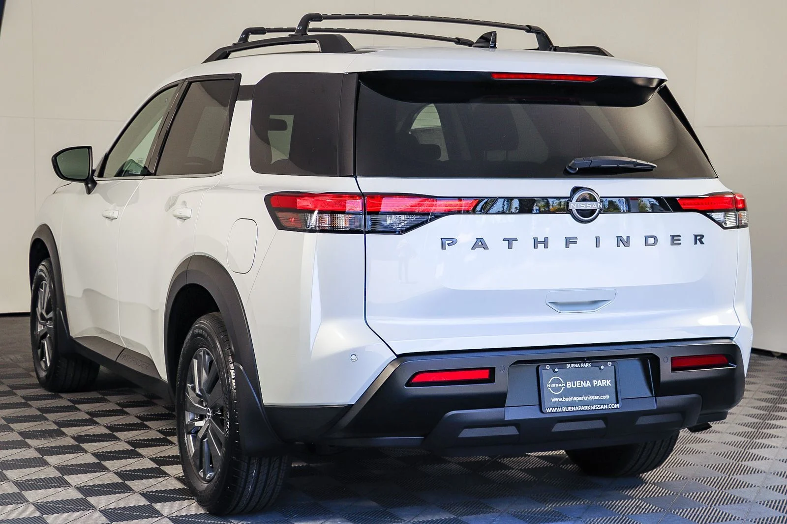 New 2026 Everest White Pearl TriCoat Nissan SV image 6