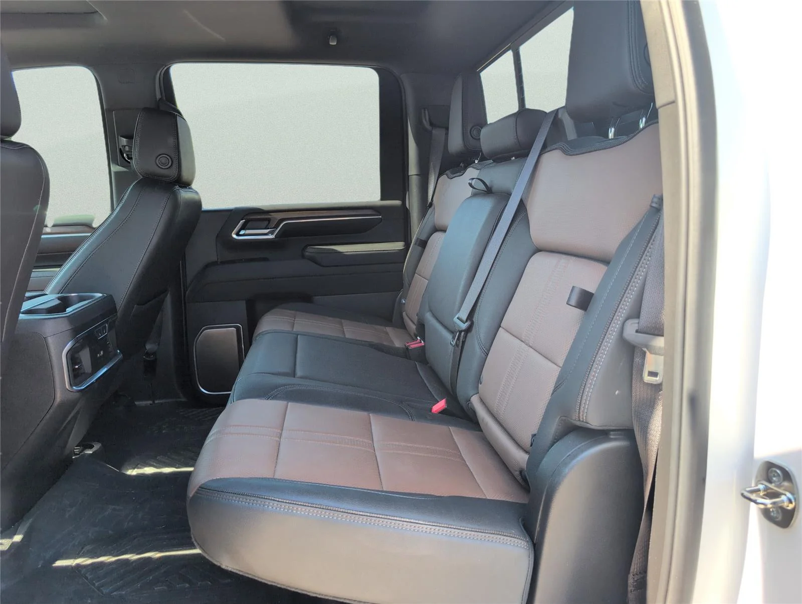 Used 2024 Summit White Chevrolet High Country image 32