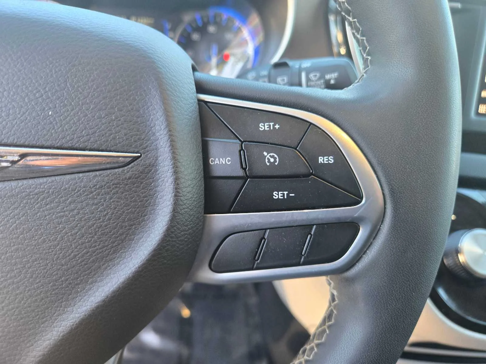Used 2023  Chrysler LX image 26