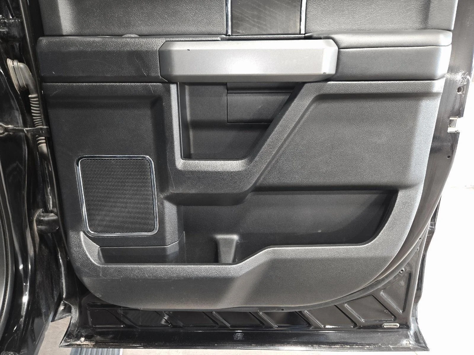 Used 2019 Agate Black Ford Platinum image 33