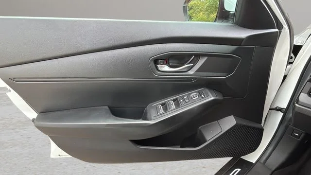 Used 2024  Honda LX image 17