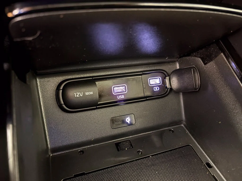 Used 2022 Black Kia S image 29