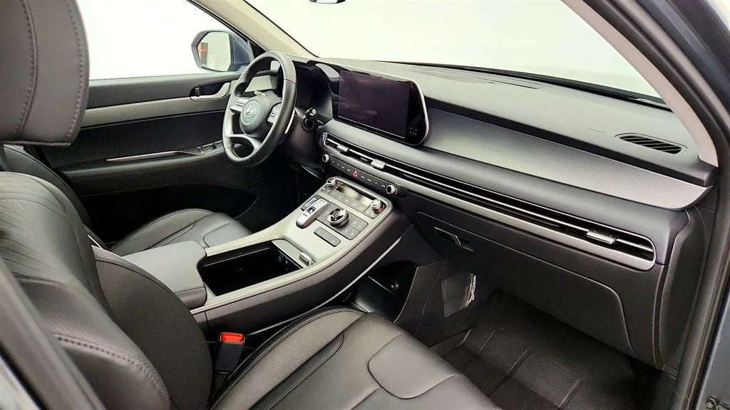 Used 2025 Steel Graphite Hyundai XRT AWD image 28