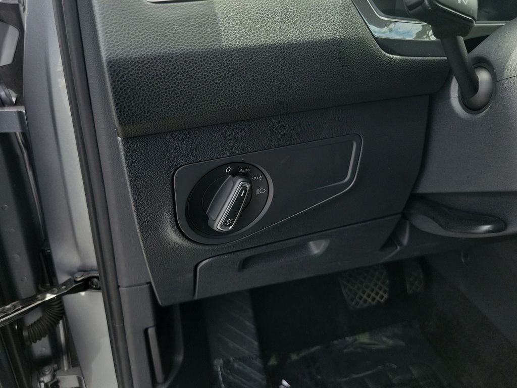 Certified Used 2024  Volkswagen 2.0T SE image 16