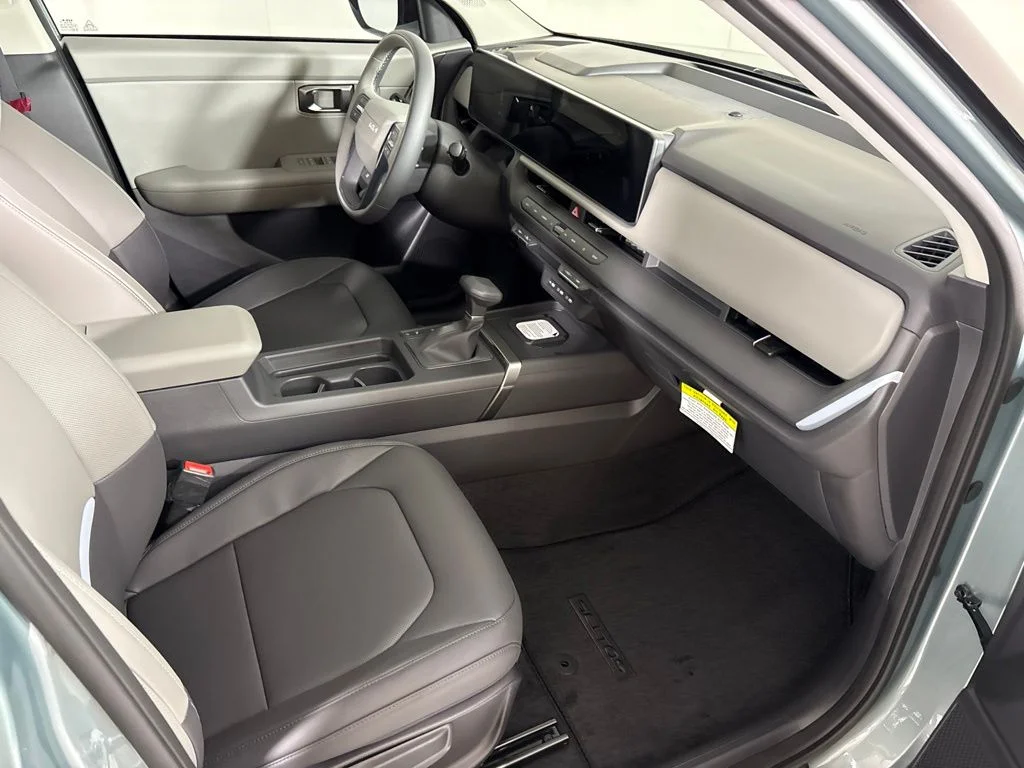 New 2027 Iceberg Green Kia EX image 13