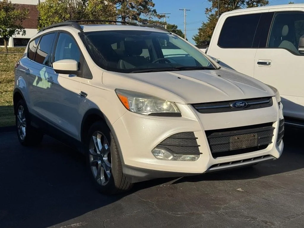 Used 2013 White Platinum Tri-Coat Ford SE image 2