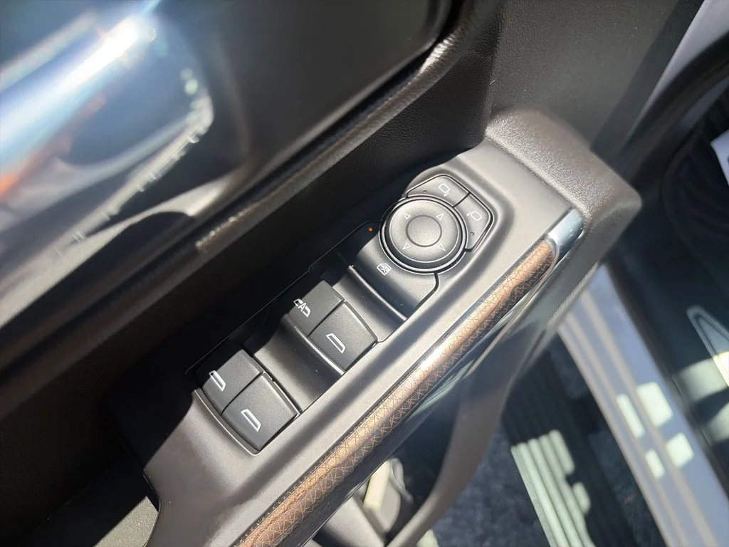 Used 2020 White Chevrolet LT image 12