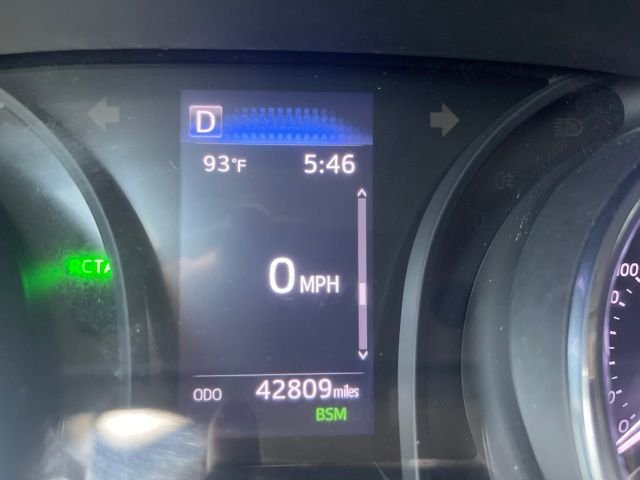 Used 2020 White Toyota SE image 15