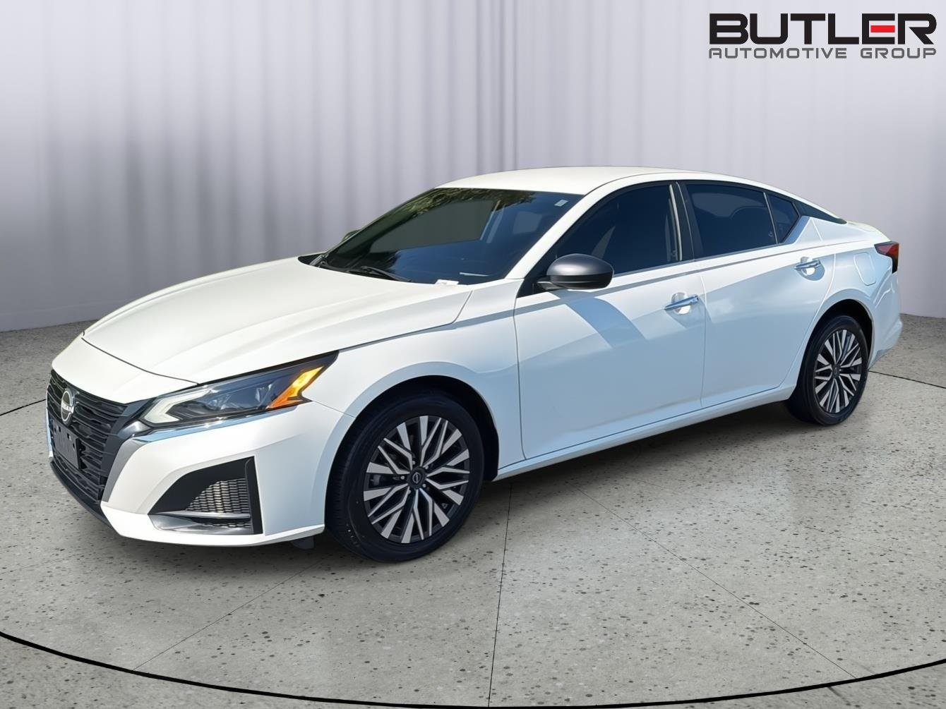 Used 2024 Pearl White Tricoat Nissan 2.5 SV image 2