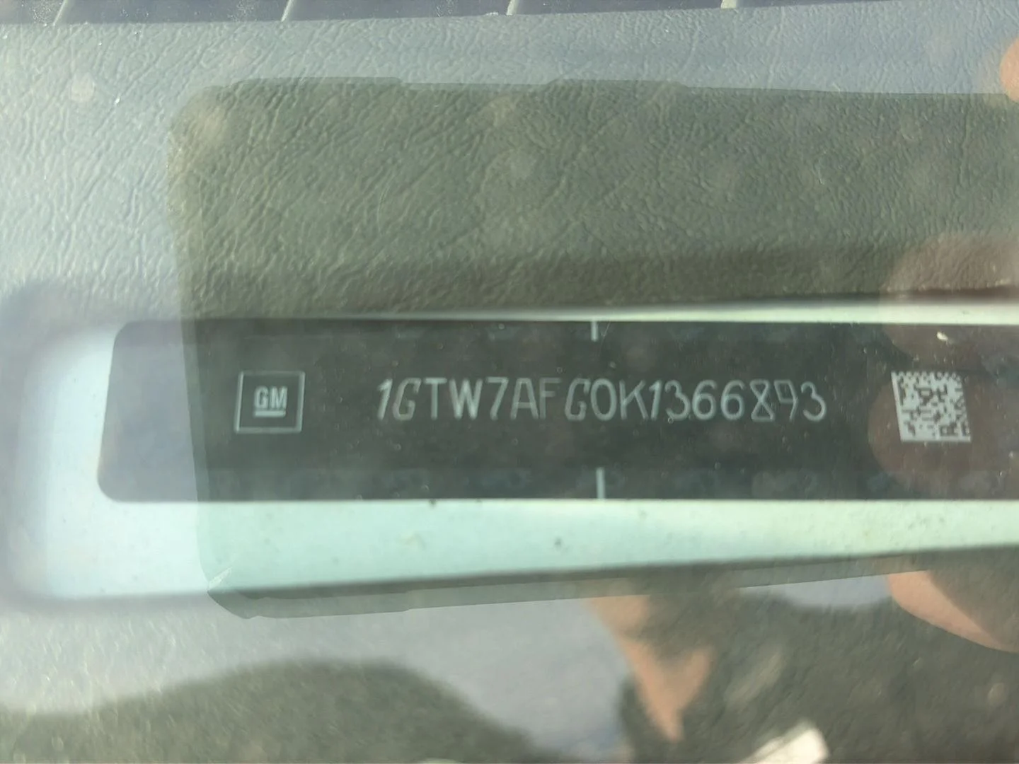 Used 2019 SUMMIT WHITE GMC VAN 2500 RWD 135" image 28