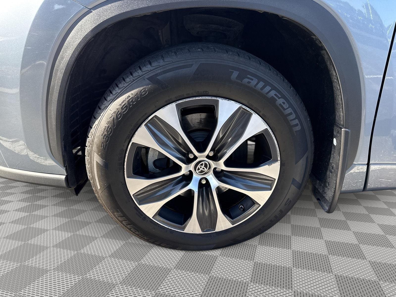 Used 2022 Moon Dust Toyota XLE image 19