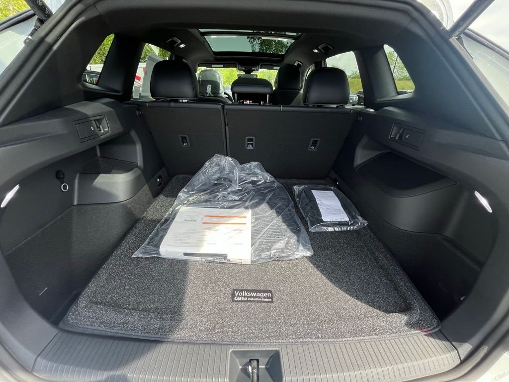 New 2026 White/off-white Volkswagen 2.0T SE R-Line Black image 26