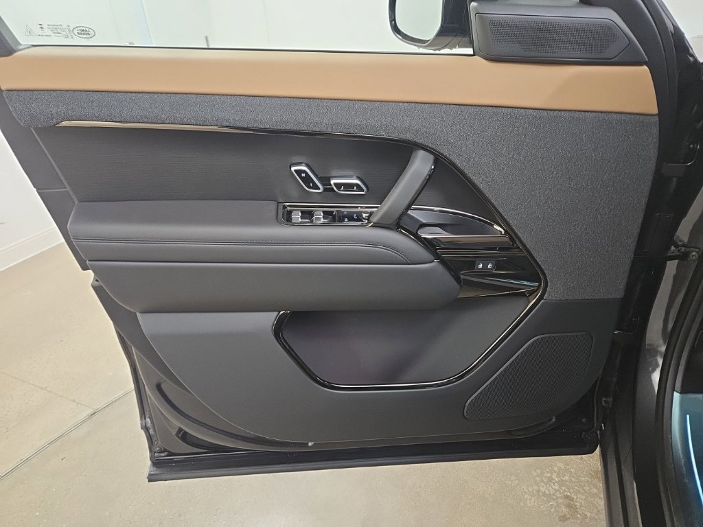 New 2027 Carpathian Grey Land Rover Dynamic SE image 21