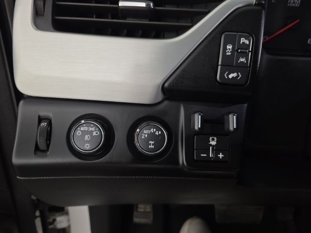 Used 2018 WHITE FROST TRICOAT GMC SLT image 22