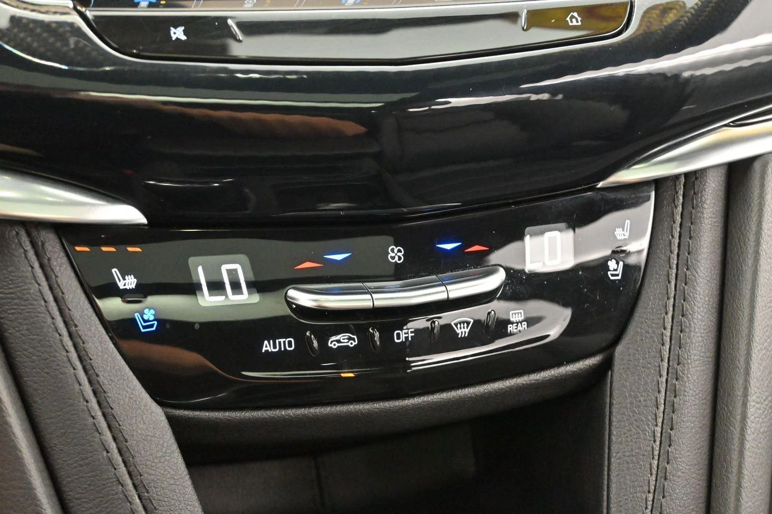Used 2024 Argent Silver Metallic Cadillac Sport image 26