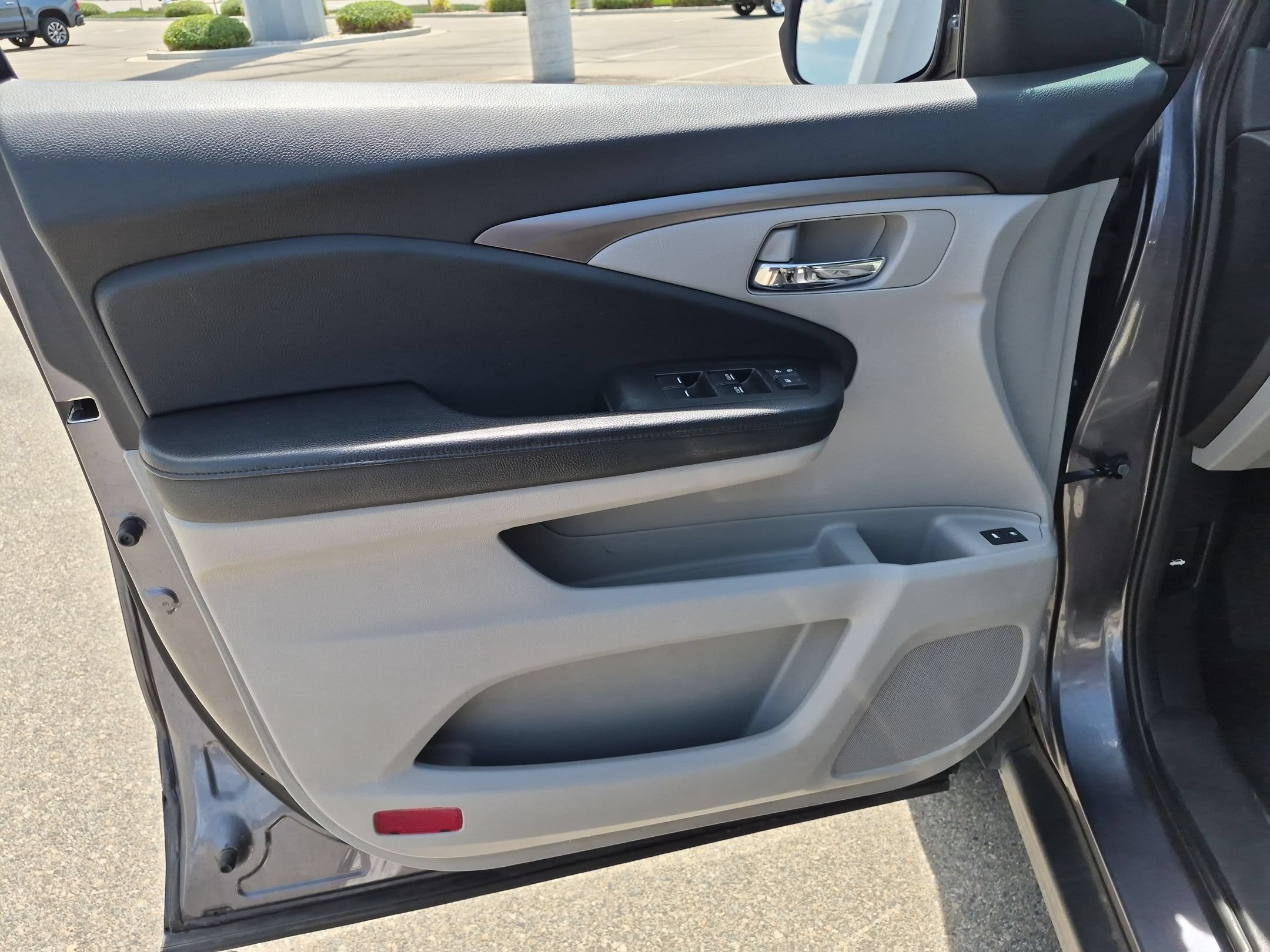 Used 2018 Black Honda EX-L image 12