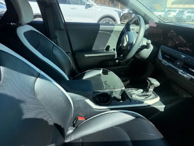 Used 2025 White Kia GT-Line Turbo image 21