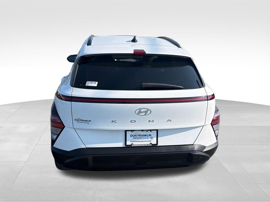 Used 2025 White Hyundai SEL image 4