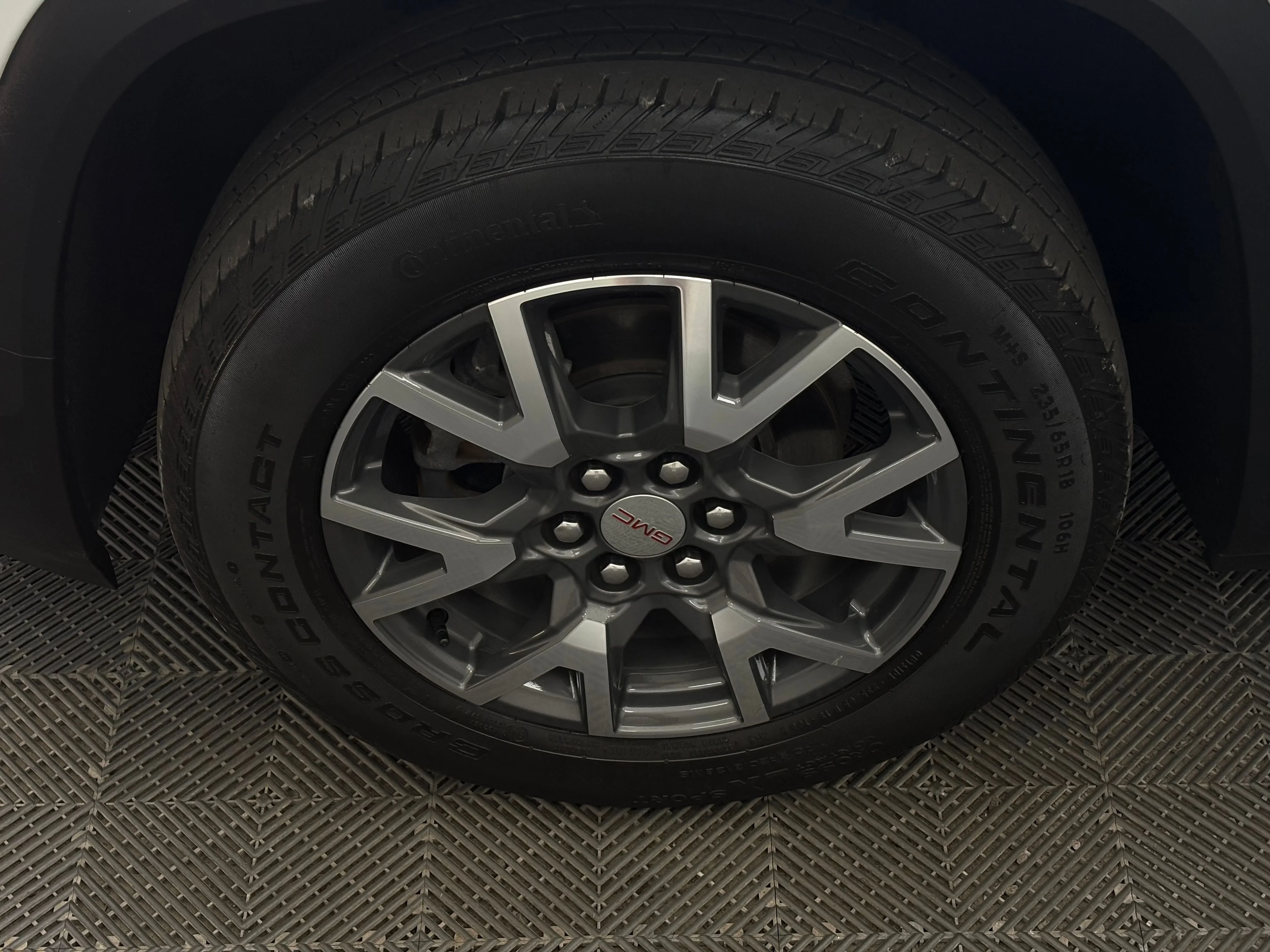 Used 2023 Summit White GMC SLE image 11