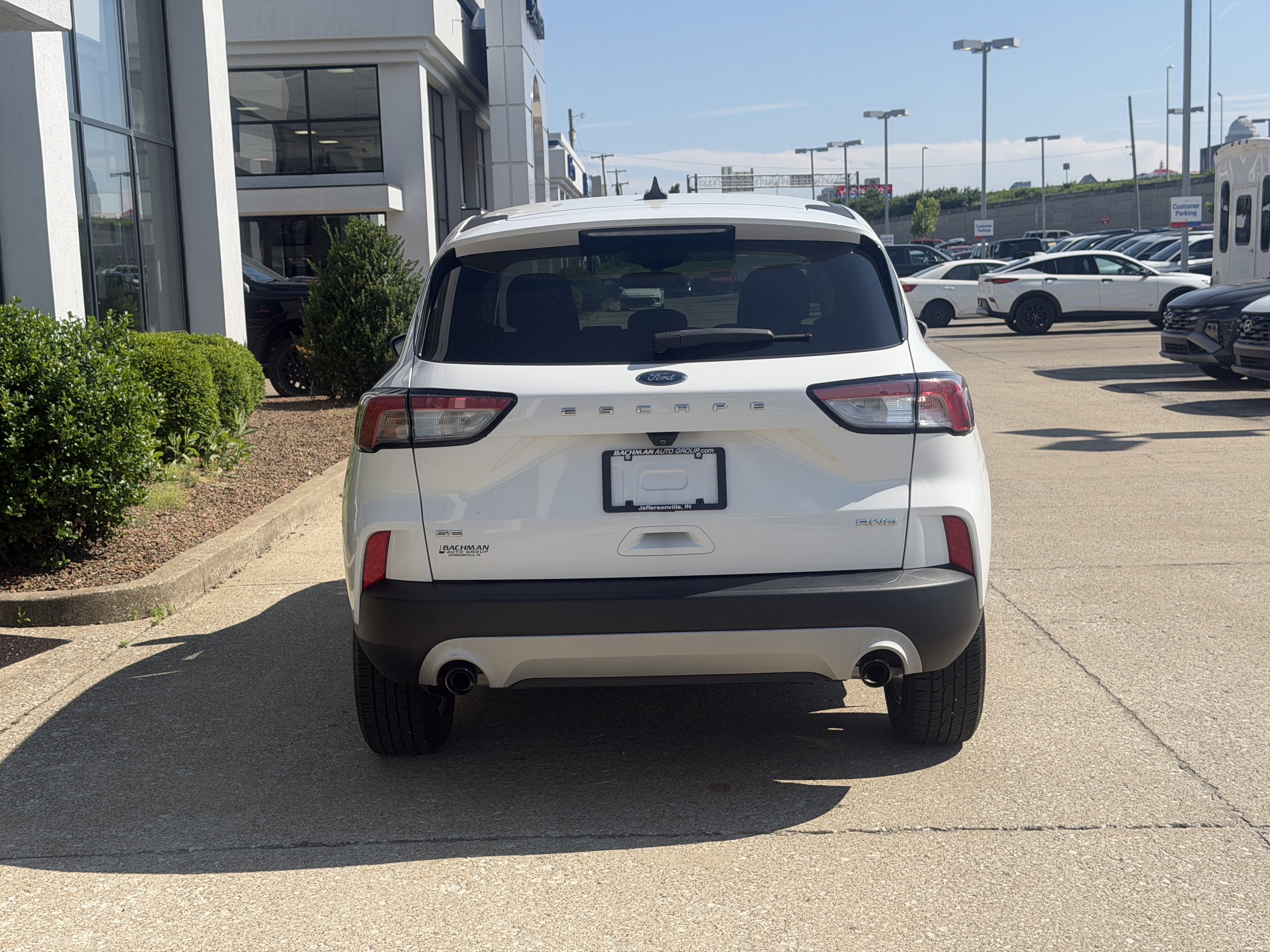 Used 2021 Oxford White Ford SE image 6