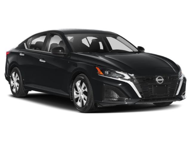 Used 2024 Glacier White Nissan 2.5 SR image 9