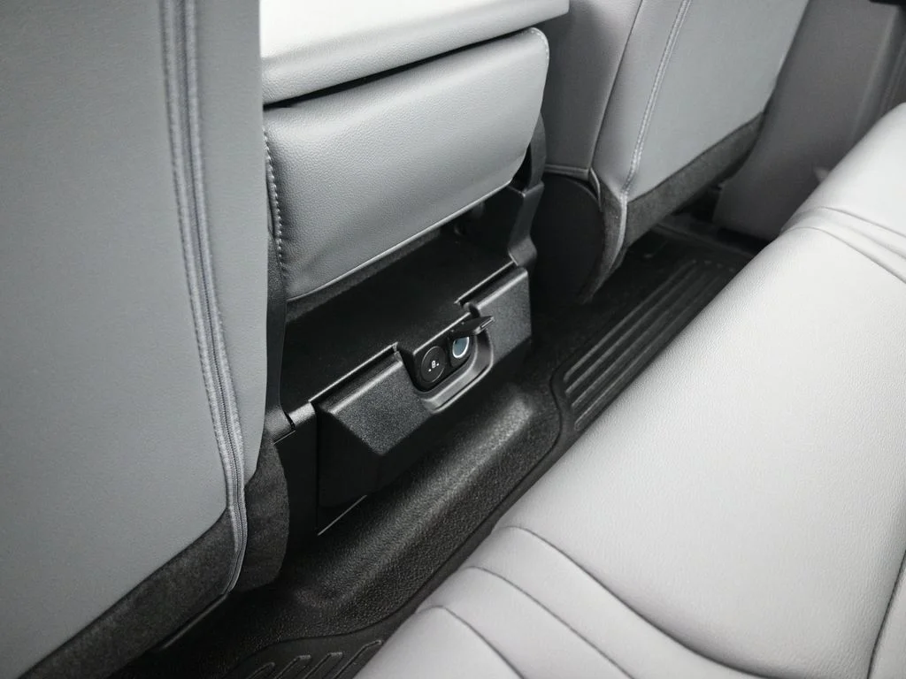 New 2026 Oxford White Ford XL image 22