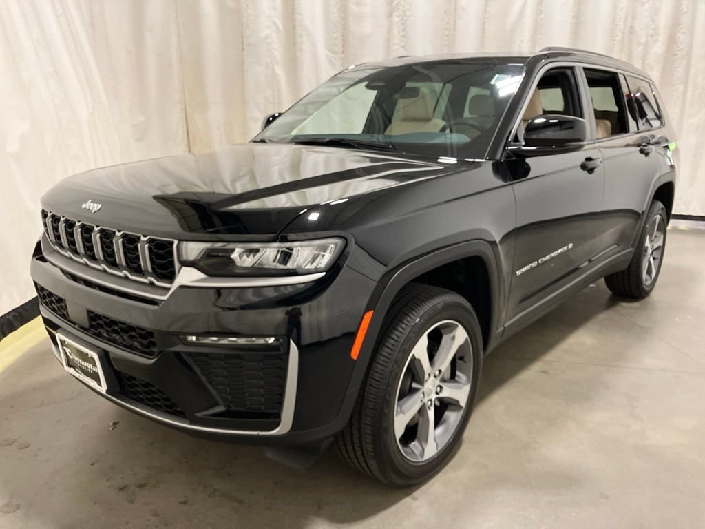 New 2026 Diamond Black Crystal Pearl-Coat Exterior Paint Jeep Limited image 24