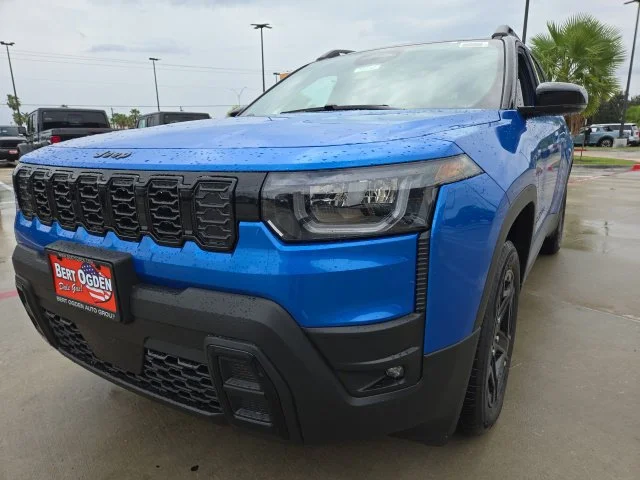 New 2026 Hydro Blue Pearl-Coat Exterior Paint Jeep Limited image 3