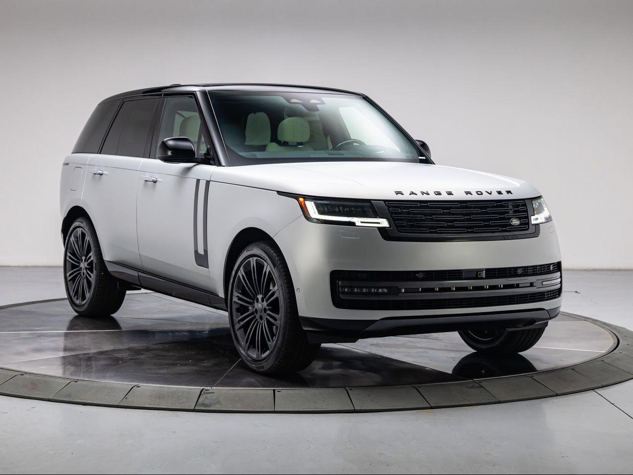 New 2026 Ethereal Frost Satin Land Rover P530 SE image 7