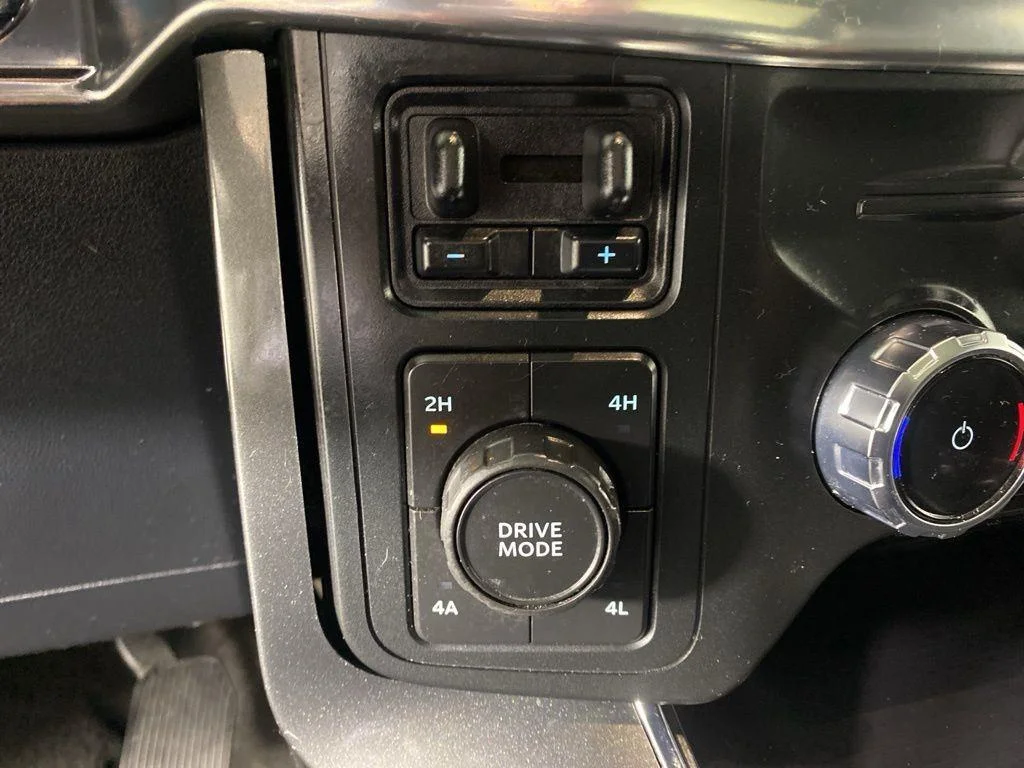 Used 2022 Agate Black Ford LARIAT image 25
