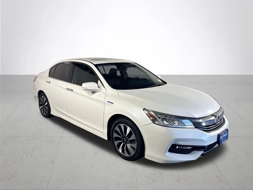 Used 2017 White Honda Touring image 4
