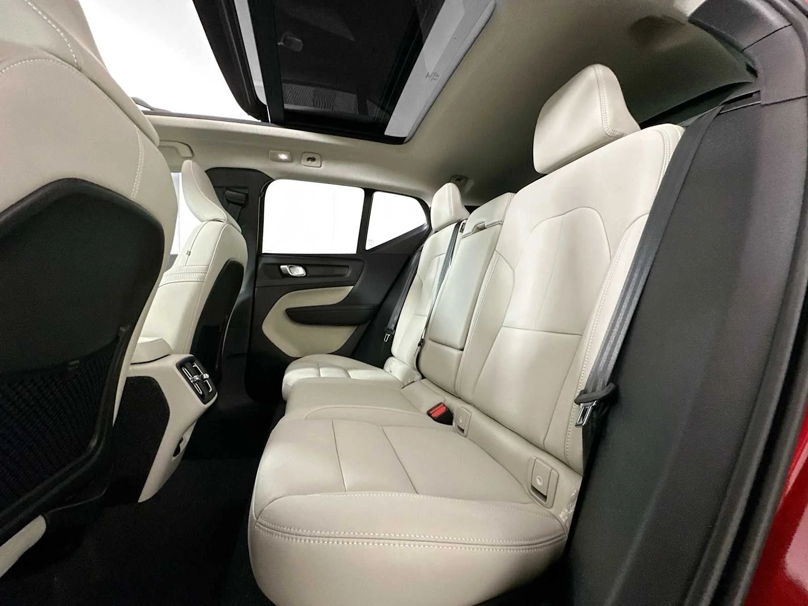 2025 Volvo XC40 Ultra - Photo 22