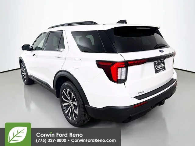 New 2026 Star White Metallic Tri-Coat Ford ST-Line image 5