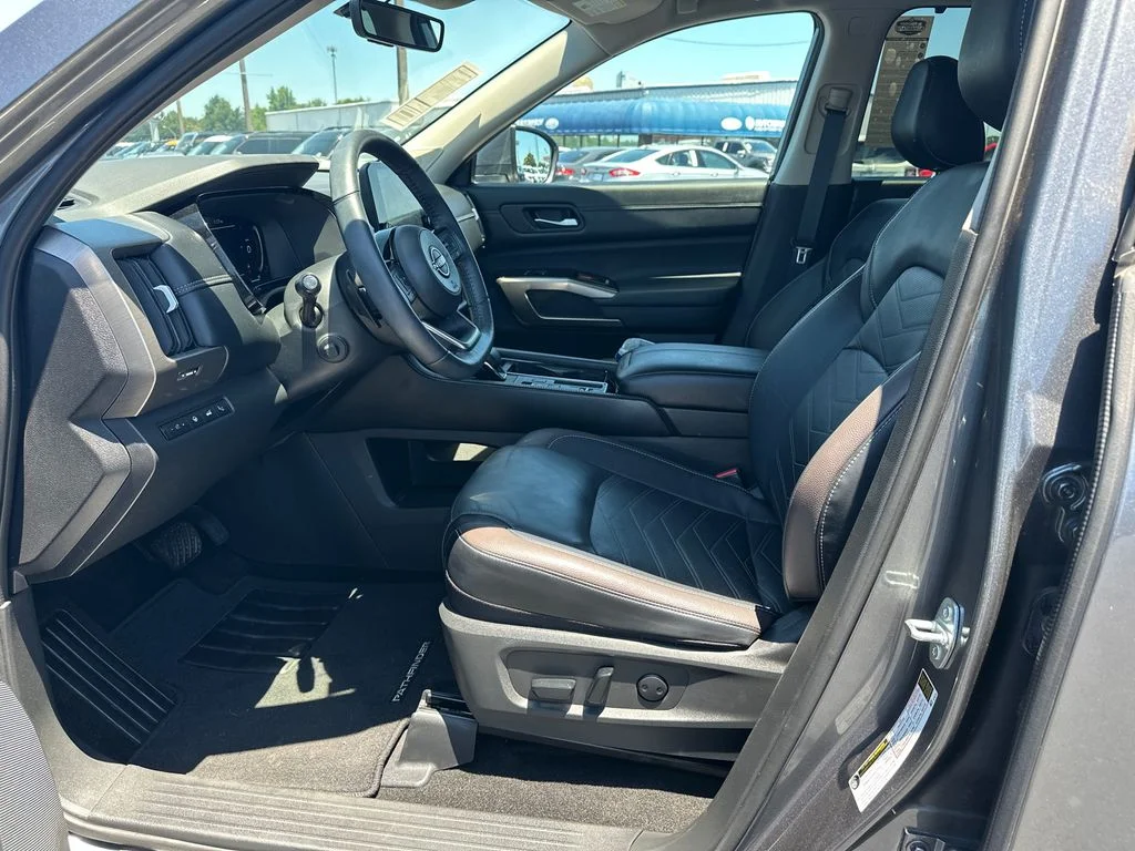 Used 2024 Gray Nissan Platinum image 9