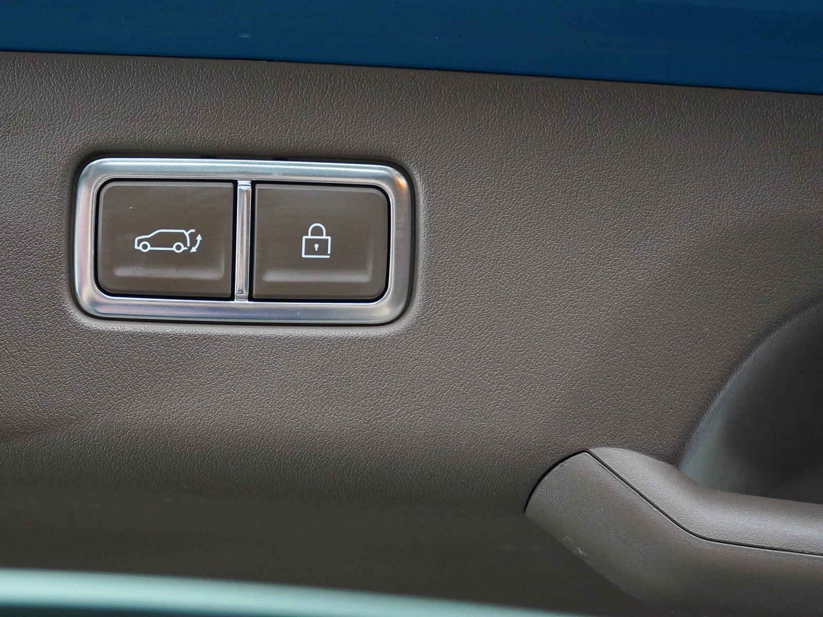 Used 2024 Ocean Blue Matte Kia GT-Line AWD image 18