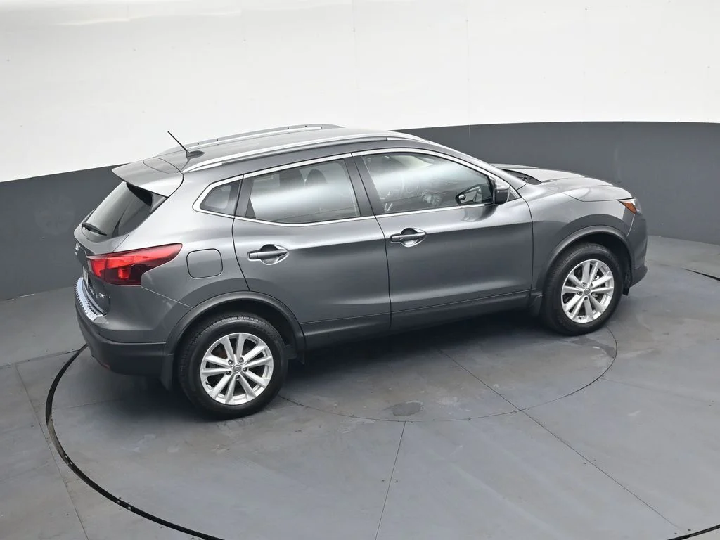 Used 2017 Gray Nissan SV image 31