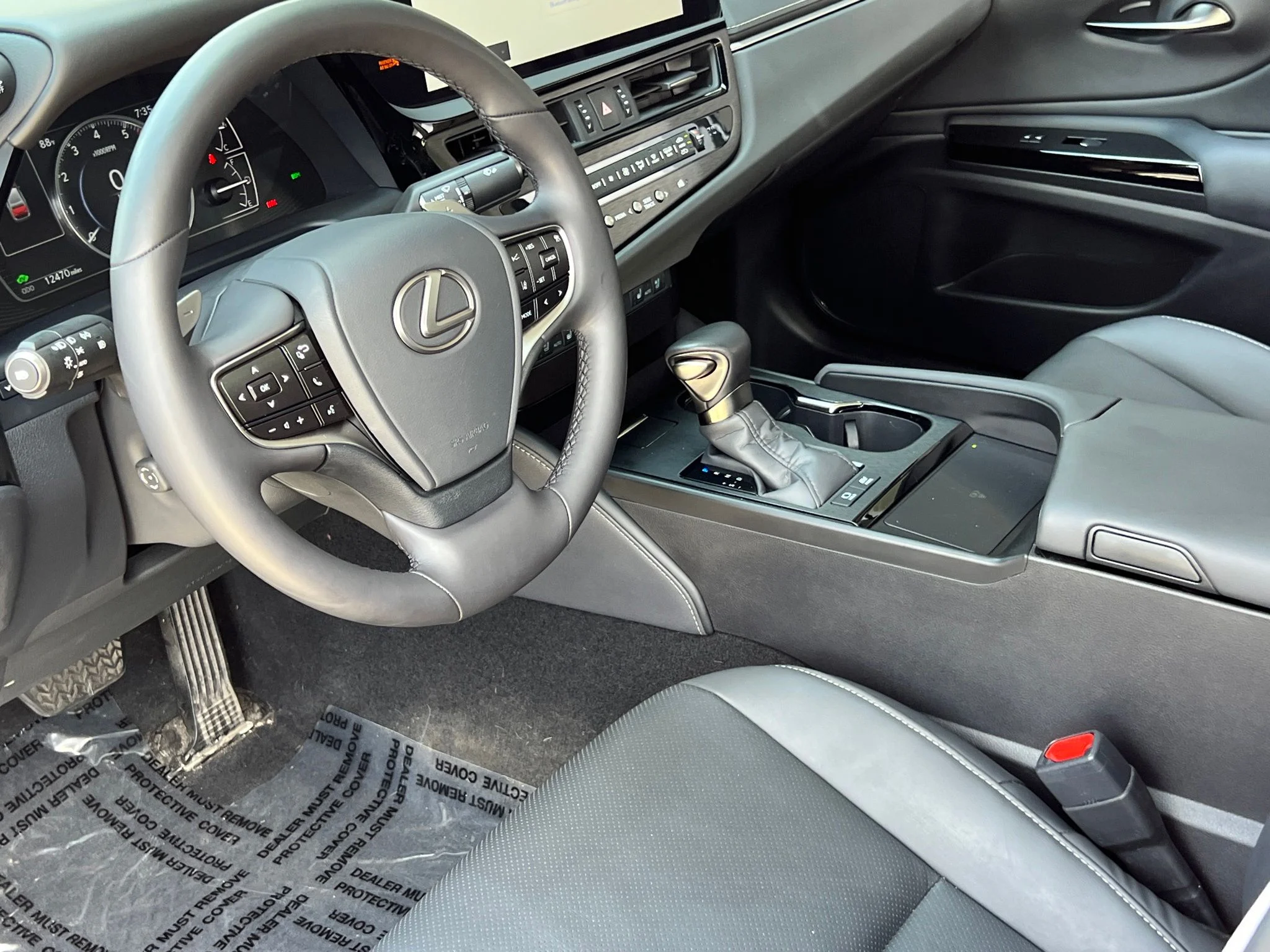 Used 2025 Red Lexus 300h F SPORT Design image 32
