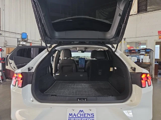 Used 2024 White Ford Select image 37