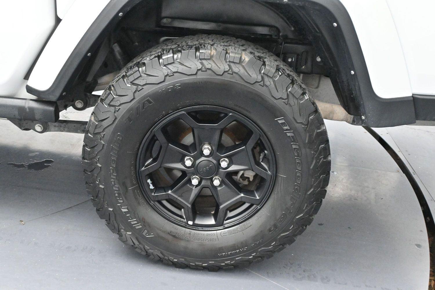 Used 2022 White Jeep Willys image 29
