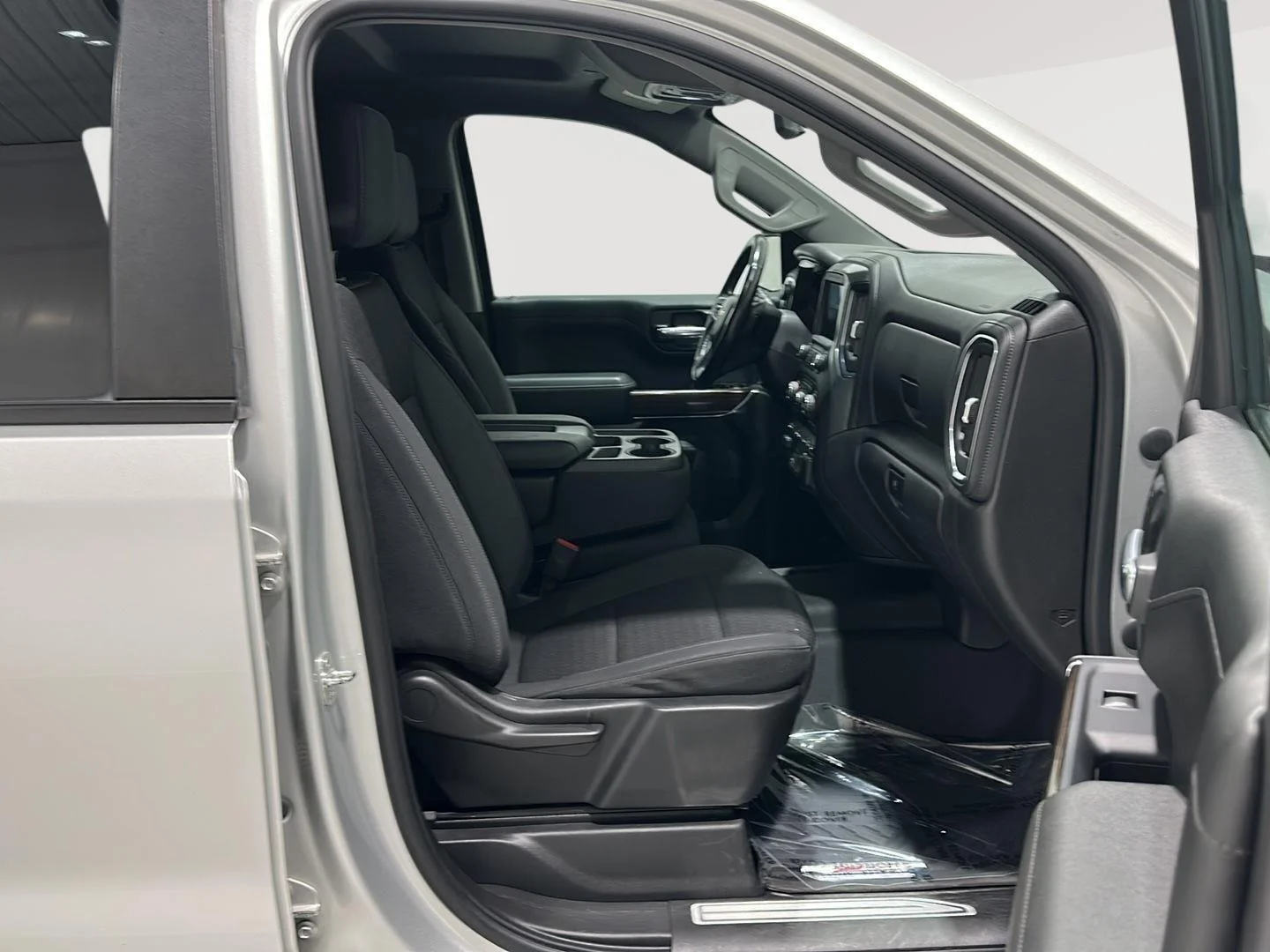 Used 2021 SILVER ICE METALLIC Chevrolet LT image 25