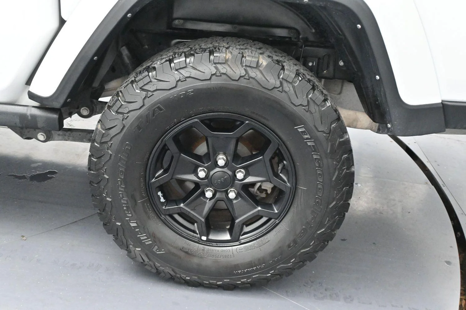 Used 2022 White Jeep Willys image 29