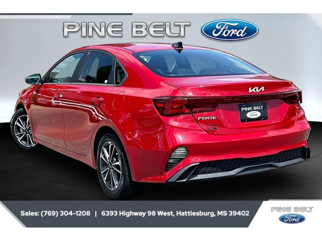Used 2022 Currant Red Kia LXS image 2