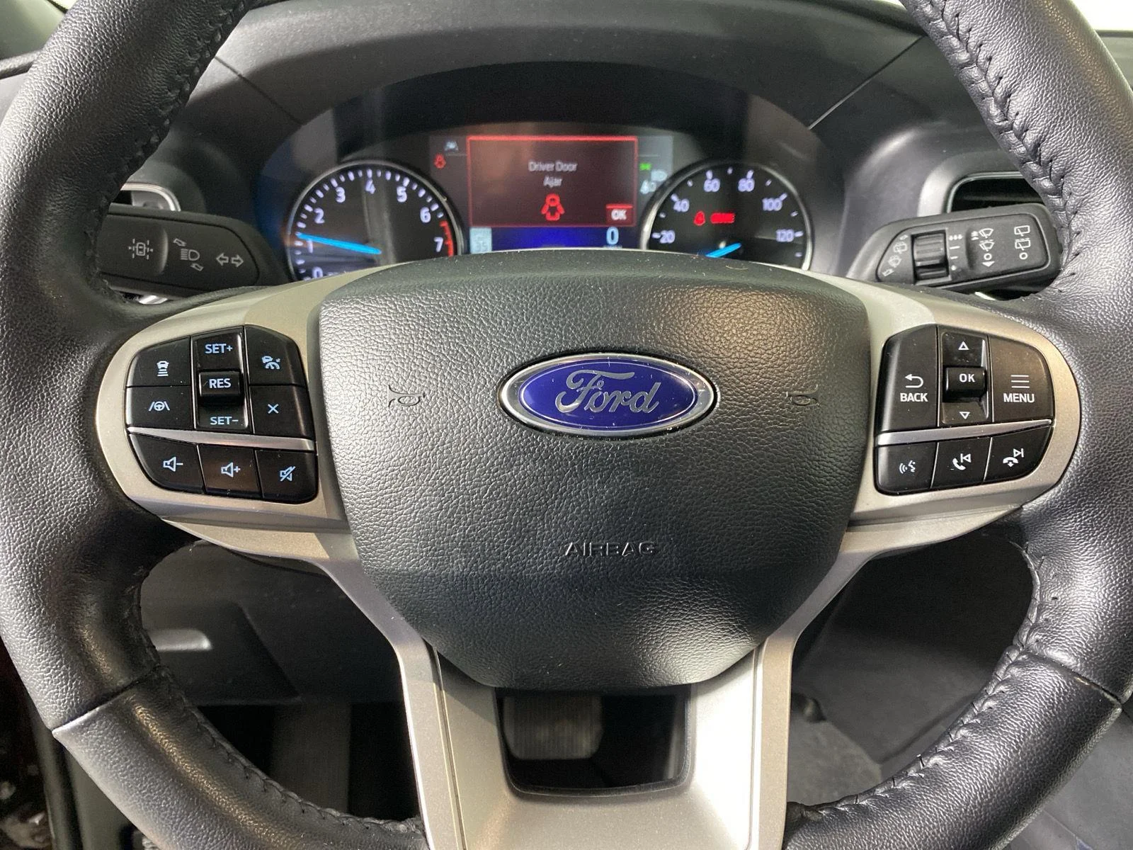 Used 2023 Jewel Red Metallic Tinted Clearcoat Ford XLT image 17